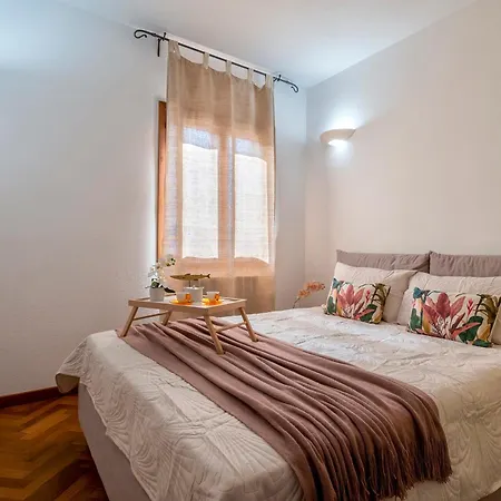 Exclusive House City Center With Private Terrace Apartment